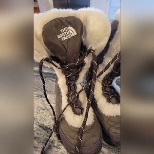 Women's North Face Size 6 Winter Boots